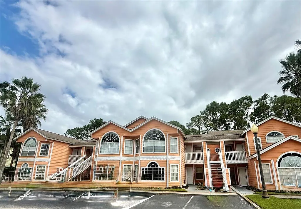 3 bed, 2.0 bath, 1357 sqft, $1,800 — Photo 1