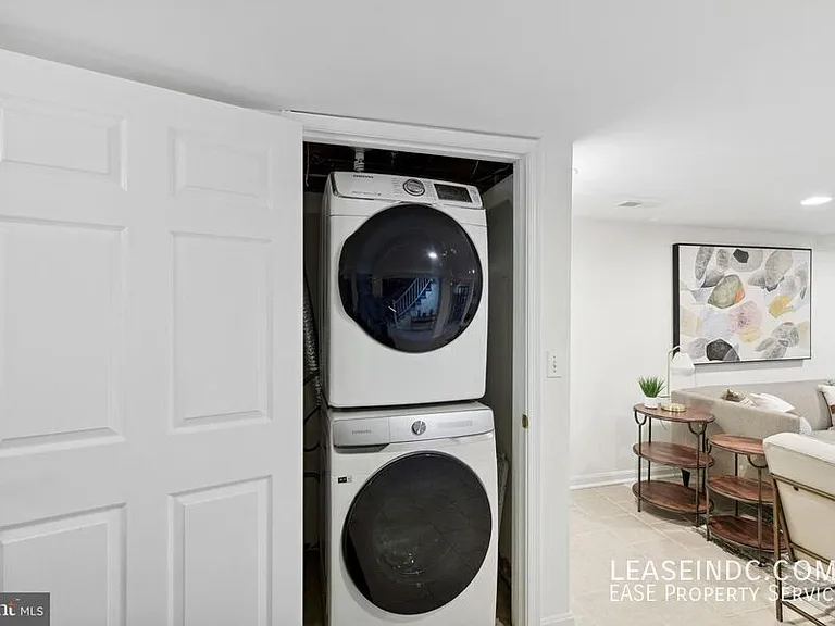 121 Webster St NW — Photo 29