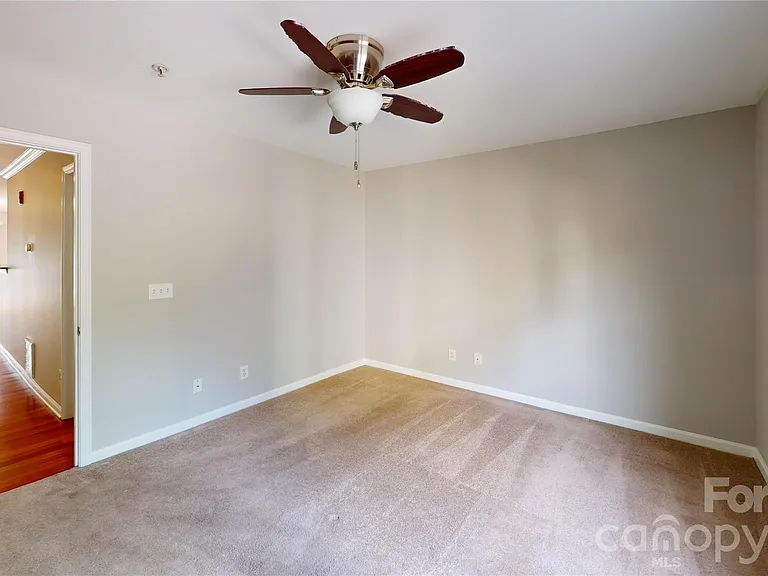 537 Donatello Ave — Photo 7