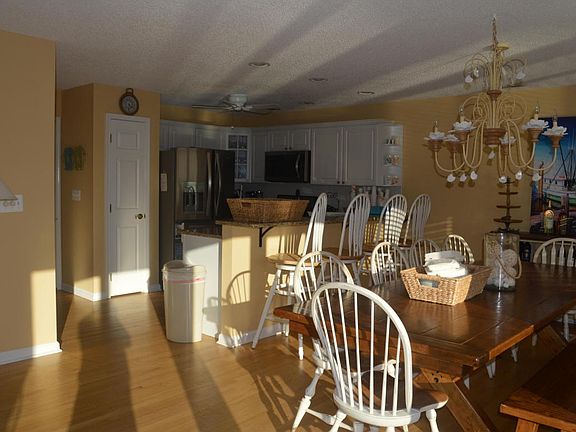 5th image of 8 W Old Whaling Ln