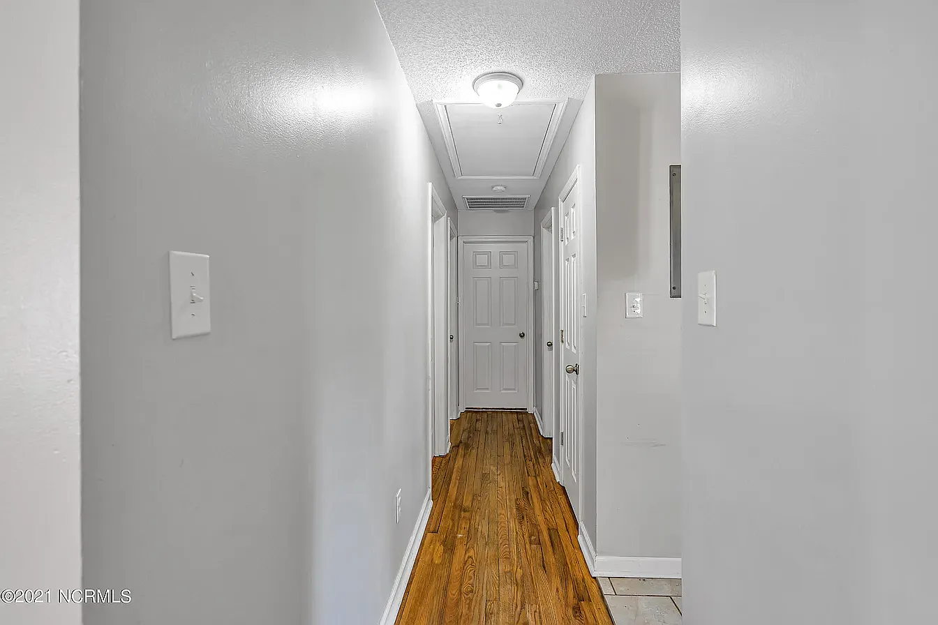 3 bed, 1260 sqft, $1,700 — Photo 1