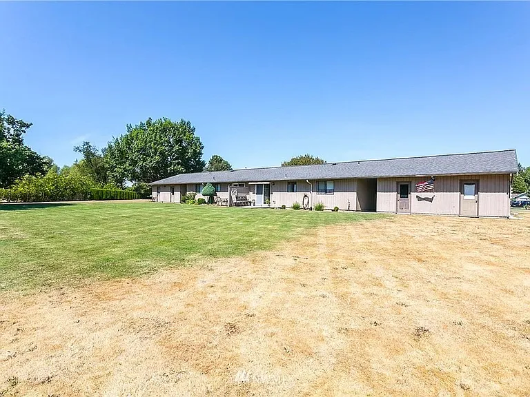 Adorable 2 Bedroom in Lynden! — Photo 23