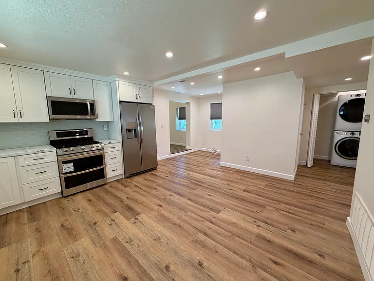 4550 Murietta Ave — Photo 5