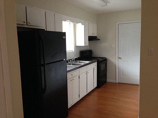 1st image of 102 Lankford Cir APT A