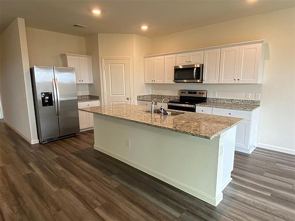 4th image of 4032 Scarlet Oak Ln