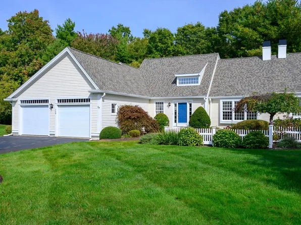 28 Fieldstone Dr, Pembroke, MA 02359