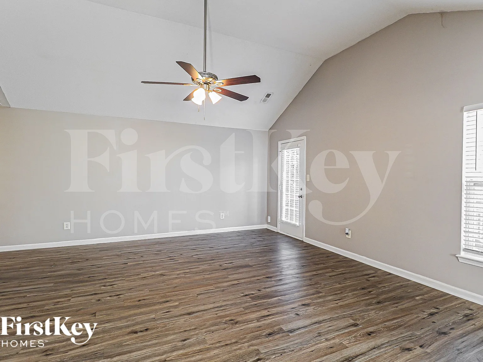 3 bed, 2.0 bath, 1206 sqft, $1,900 — Photo 3