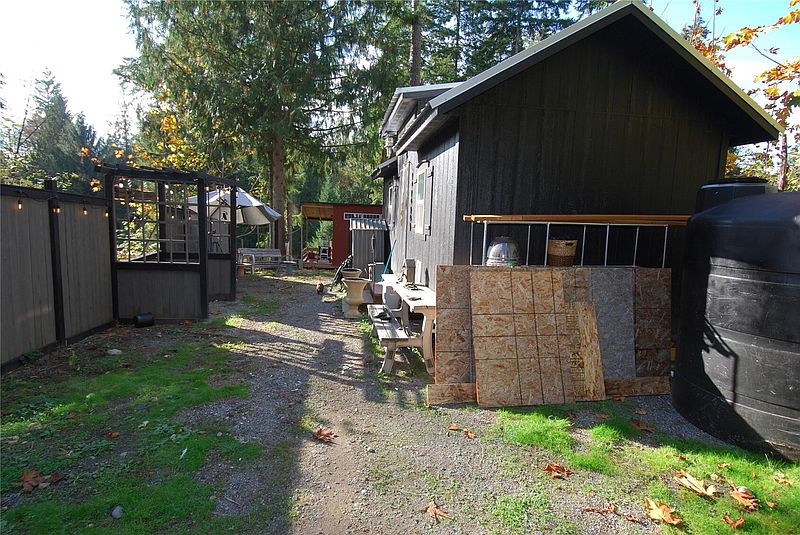 2nd image of 25316 Brooks Road E