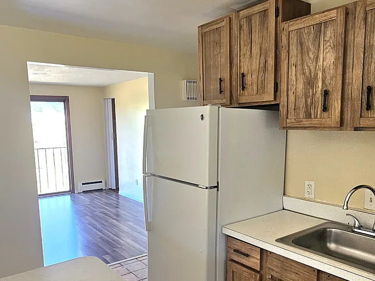 67 Fairview Ave #2R — Photo 6