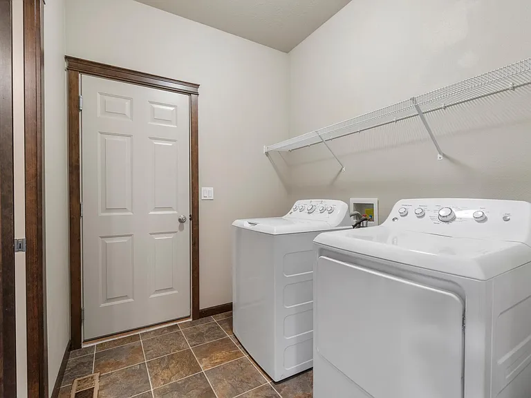 3091 N Sherwood Dr — Photo 13