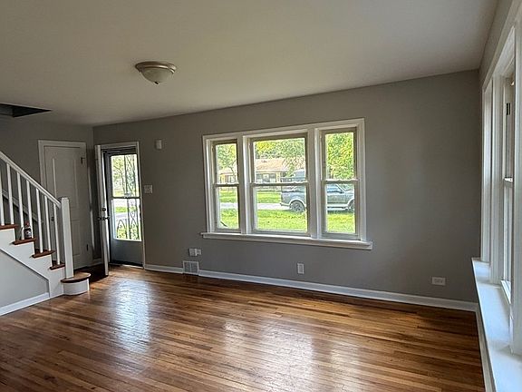 2nd image of 15711 Whipple Ave