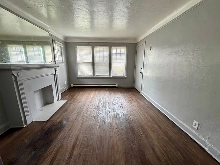 9516 Wayburn — Photo 11