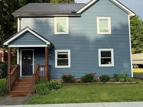 307 Grant St, Saegertown, PA 16433