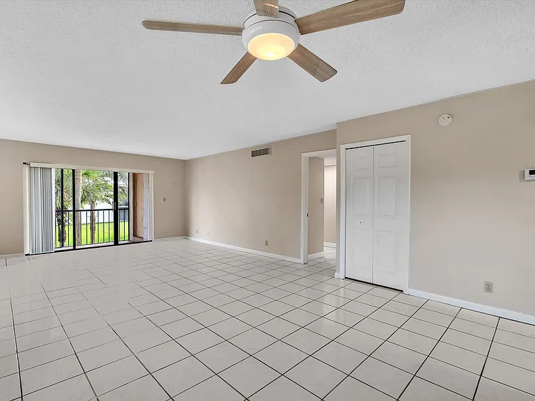 16252 Laurel Dr #201 — Photo 14
