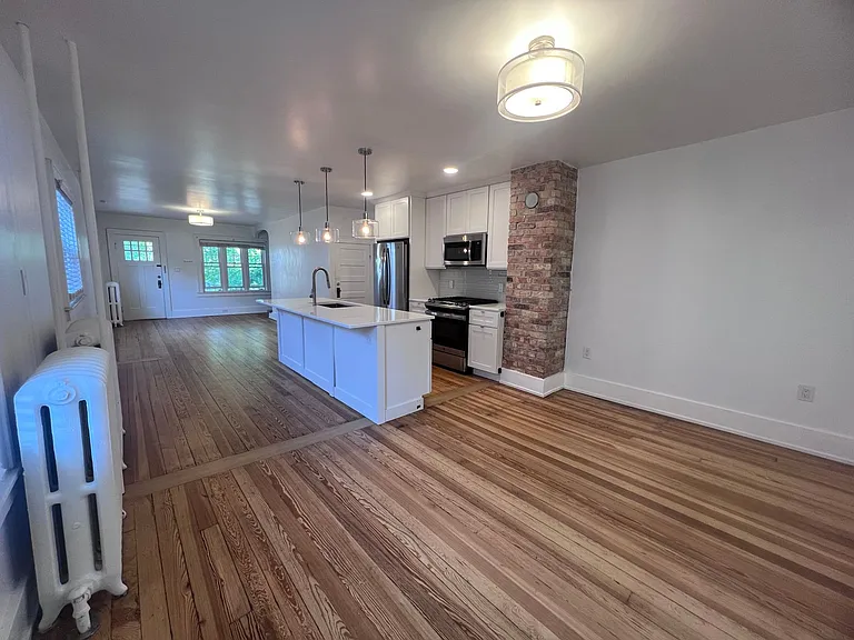 748 Crescent St NE — Photo 7