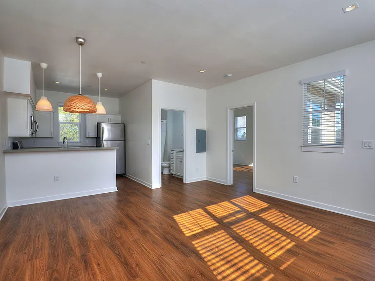 322 W Micheltorena St #D — Photo 4