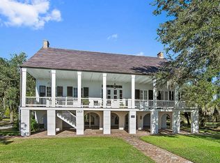 1717 Lakeshore Dr, Mandeville, LA 70448