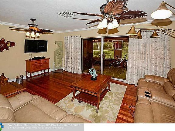 5th image of 3001 N Palm Aire Dr
