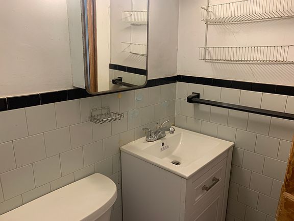5th image of 28 Woodward St APT 1