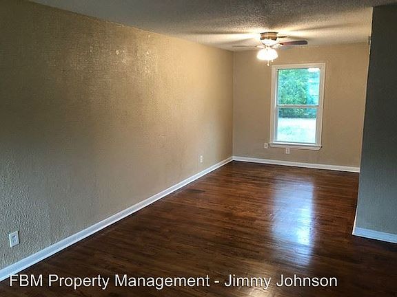 2nd image of 1413 Lewis Dr
