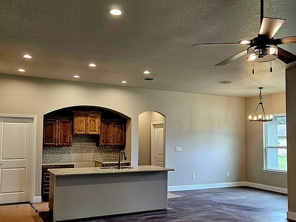 5th image of 1115 Iris Crescent Dr