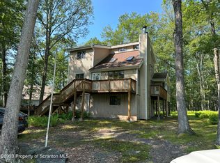 258 W Lakeview Rd, Lackawaxen, PA 18435