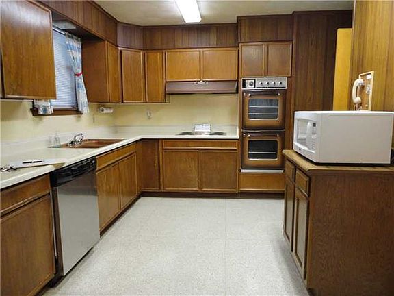3rd image of 2223 General Collins Ave