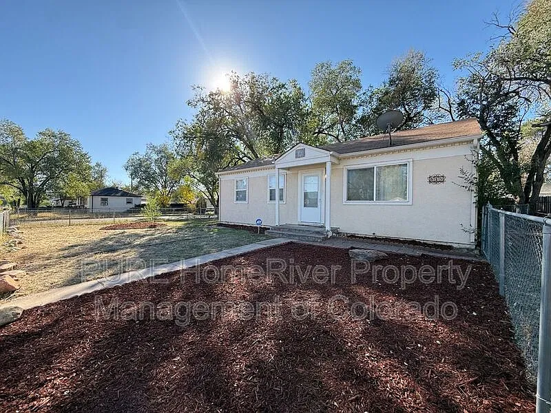 515 E Cheyenne Rd