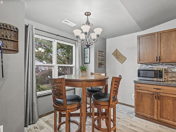 5th image of 13907 NE 91st St