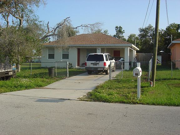 5th image of 309 Poinsettia St