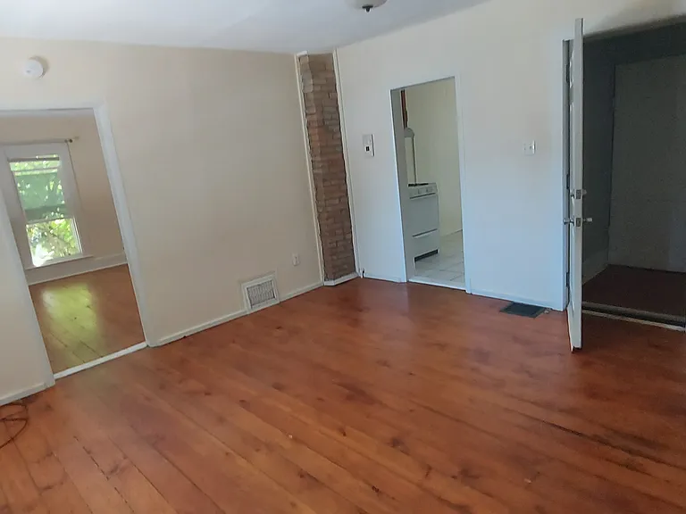201 W Madison Ave #3 — Photo 12