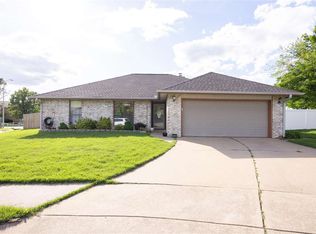 501 Shamrock Cir, Ponca City, OK 74601