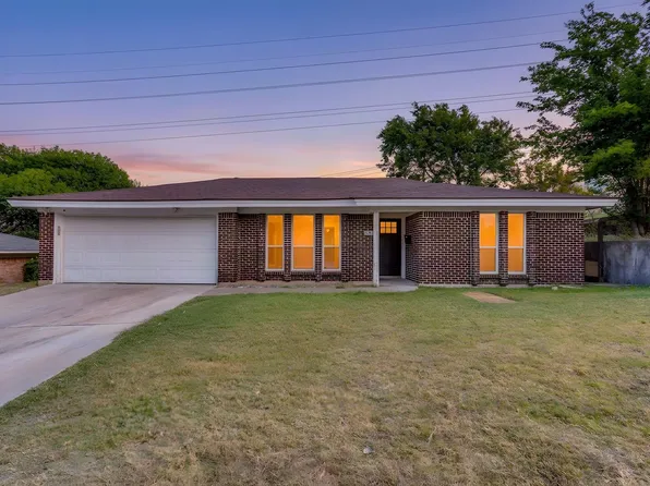 332 Hallmark Dr W, Fort Worth, TX 76134