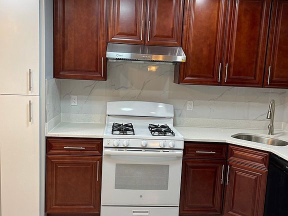 5th image of 85 Manila Ave #2