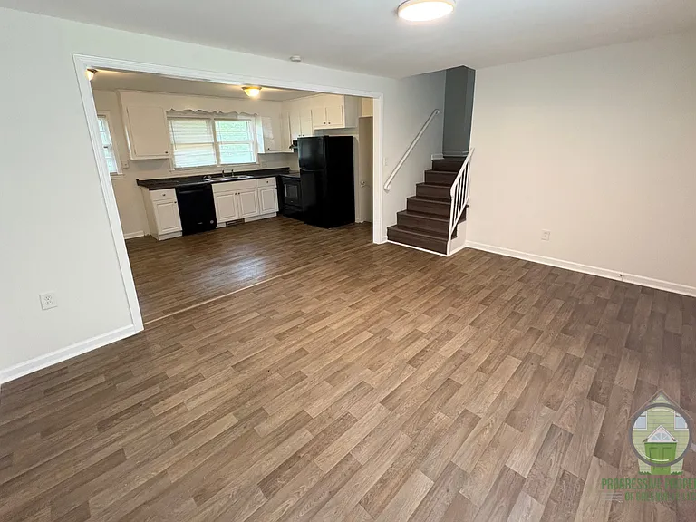 203 Daisy Dr — Photo 2