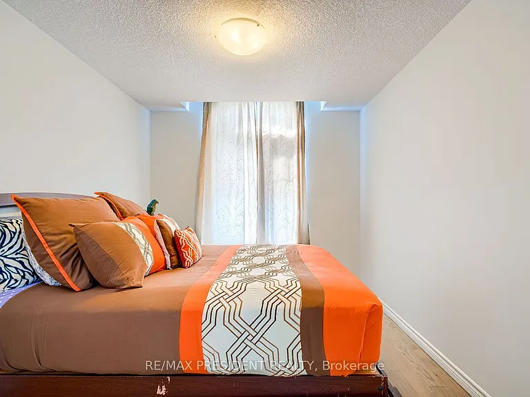 573 Forman Ave — Photo 26