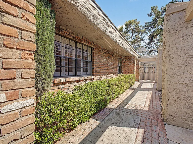 3172 Bel Air Dr — Photo 34