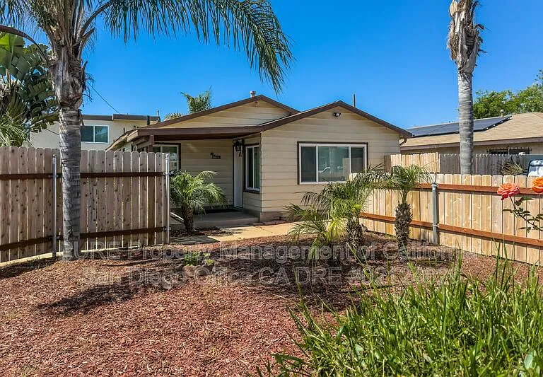 1120 Florence St — Photo 1