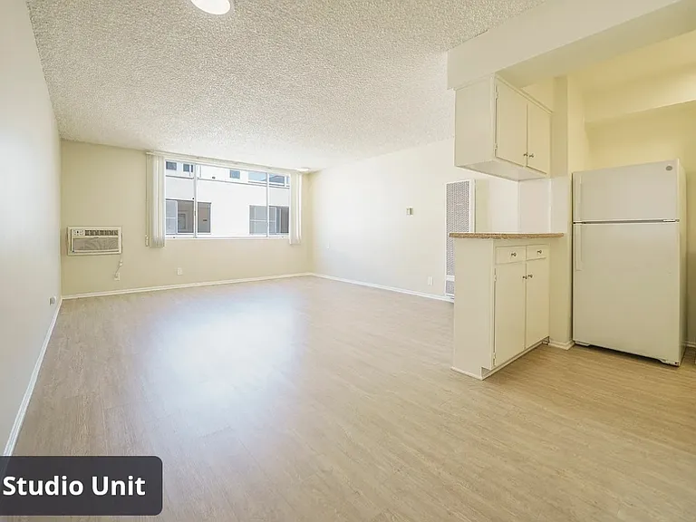 Harvard Apartments — Photo 47