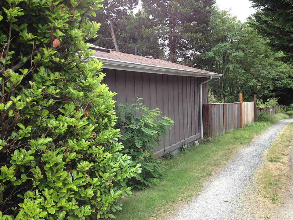 2nd image of 2115 NE 70th St