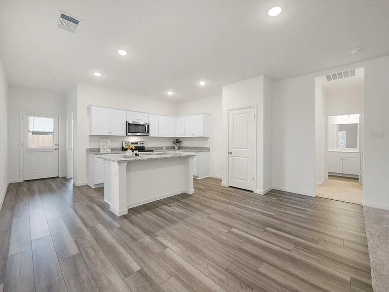 617 Delaware Ave — Photo 3