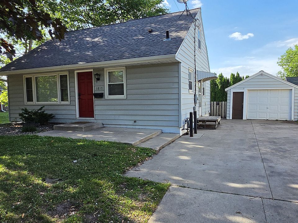 1st image of 1817 3rd St SW