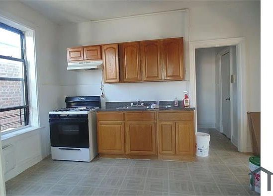 2nd image of 463 Berriman St