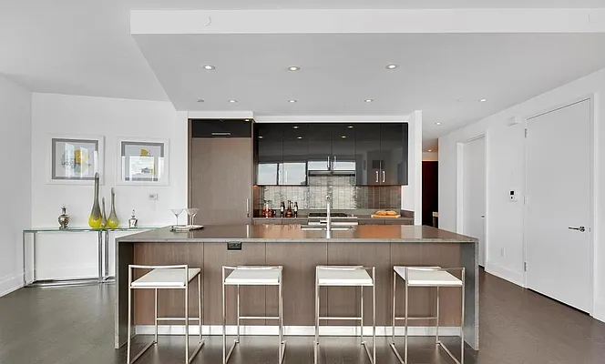 Sold by A & I Broadway | media 18