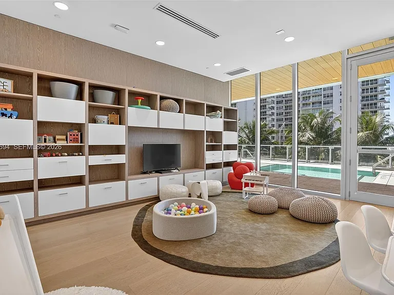 5775 Collins Ave #405 — Photo 37