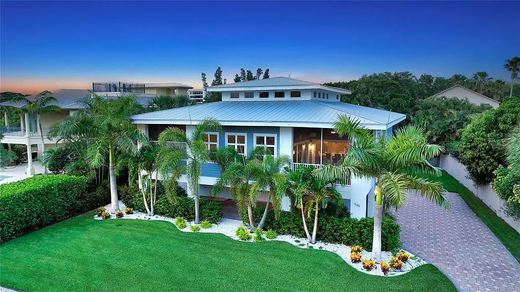 4 bed, 4.5 bath, 4306 sqft, $15,000 — Photo 3