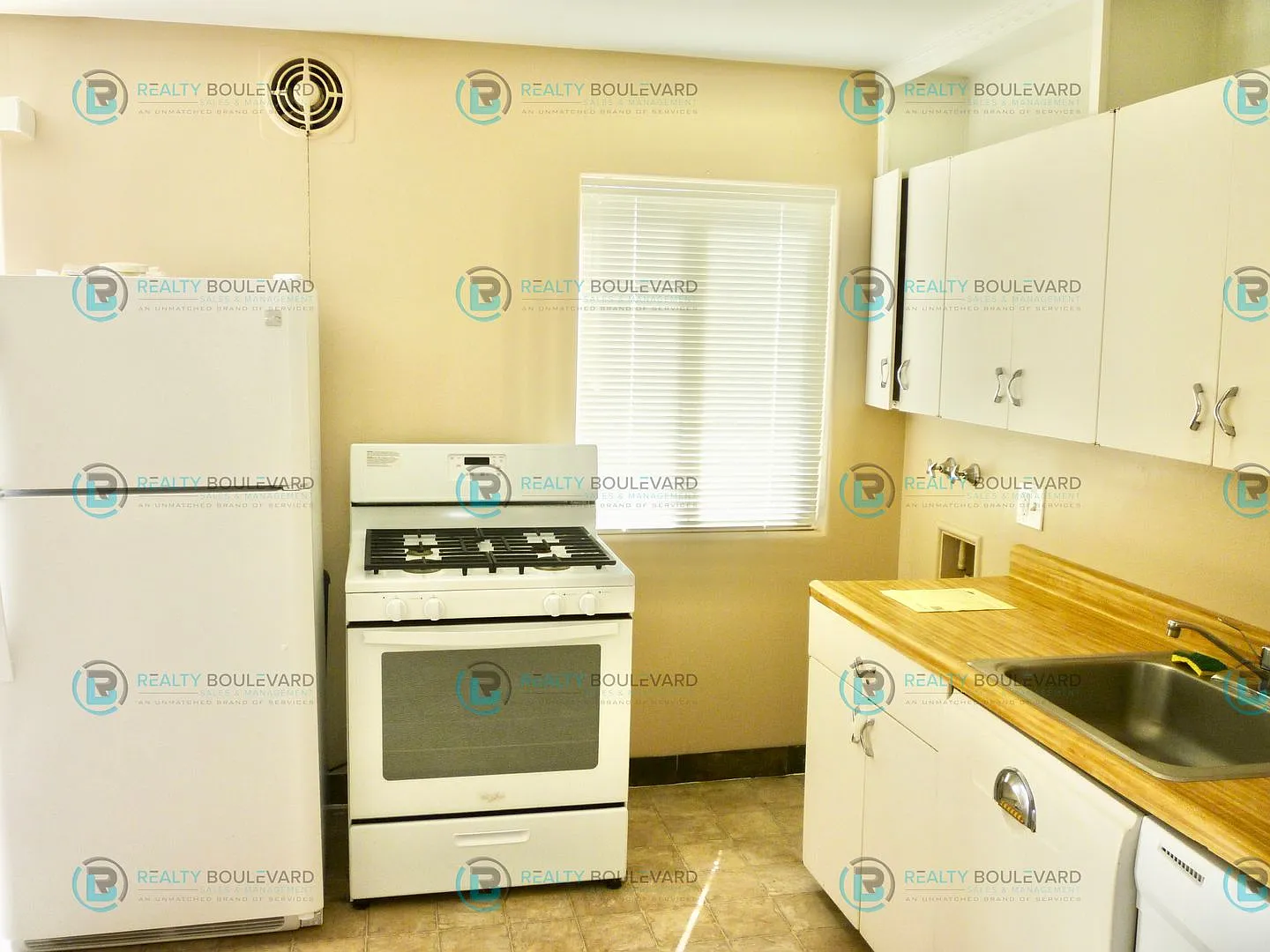 Charming 3-Bedroom Home in Sparks Cozy Comfort & Great Outdoor Space! — Photo 4