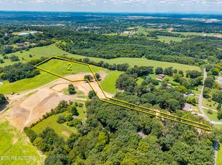 2 Saratoga Dr, Maryville, TN 37804