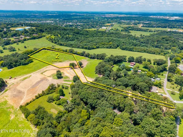 2 Saratoga Dr, Maryville, TN 37804