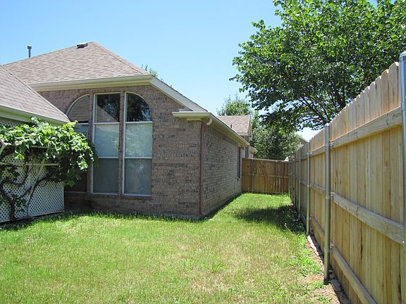 3rd image of 711 Saint Eric Dr
